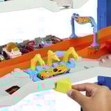 Hot Wheels Ultimative Garage, Spielgebäude mit 2 Die-Cast-Autos, Aufbewahrung für mehr als 50 Autos