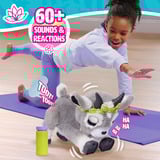 Just Play furReal Daisy Yoga-Ziege mit Bewegungs- und Soundfunktion, Kuscheltier 